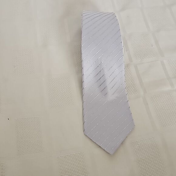 Vettorio Fratini Men's Sparkling Tie With Tie Pin White & Silver - Picture 10 of 16